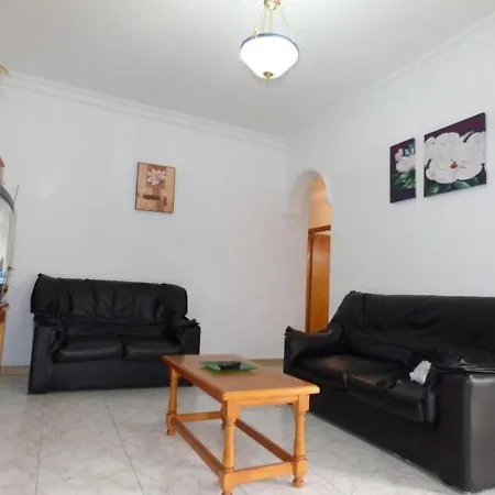 - 3 Bedrooms With Wifi - 2479